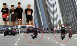 Bắt khẩn cấp nam thanh niên đi xe máy đánh võng trên cầu Nhật Tân