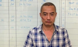 Lái xe đầu kéo đâm vào nhà dân làm 8 người thương vong khai uống 10 chén rượu 