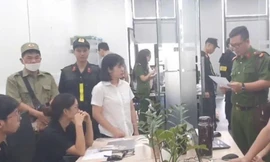 Công an Hà Nội khám xét một công ty dược quy mô lớn 