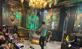 Hàng chục 'dân chơi' và 'gái dịch vụ' phê ma túy trong quán hát