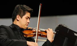 Bùi Công Duy diễn cùng dàn nhạc giao hưởng Đức