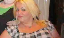 Nữ ứng cử viên bị la ó vì khoe ảnh bán nuy