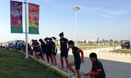 Tuyển Việt Nam rủ Lào đá tập