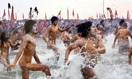 Hơn 10 triệu đàn ông 'tắm tiên' trên sông Hằng