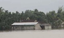 Quảng Ngãi ngập lụt, bốn bề chỉ thấy toàn nước