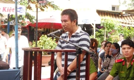 Đòi ly thân, bị chồng tưới xăng đốt