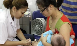 Dừng tiêm Quinvaxem vì... giấy chứng nhận của cán bộ