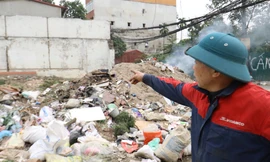 Tận thấy bãi rác tự phát bốc mùi xú uế giữa Thủ đô