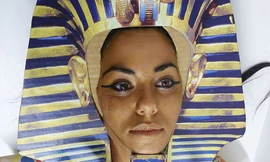 Cô gái thay đồ suốt 365 ngày giả nhân vật nổi tiếng