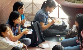 Sinh viên qua ngày với bữa cơm chỉ 3.000 đồng