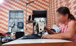 Bên trong cơ sở may túi ví da H.Y