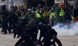 Cảnh sát Hong Kong trấn áp người biểu tình Ảnh: AP