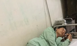 Ông Lý Văn Hiệu đang nằm điều trị tại bệnh viện .Ảnh: Duy Chiến