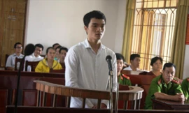 Cựu Trung úy công an Trần Hữu Nam trong phiên tòa xử tội trộm cắp tài sản