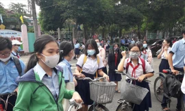 Áp lực trường lớp ở TPHCM ngày càng lớn vì số lượng học sinh tăng cao và phải thực hiện chương trình học 2 buổi/ngày