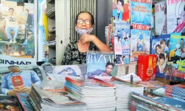 Cô Ái với quầy sách báo ế ẩm