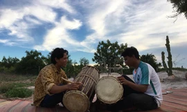 Nhóm Tiên Phong Ninh Thuận chuẩn bị cho buổi biểu diễn trực tuyến