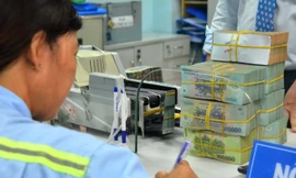 Gói hỗ trợ lãi suất cho các doanh nghiệp trực tiếp bị ảnh hưởng từ dịch Covid - 19 sẽ giảm cả với trường hợp vay VND và USD Ảnh: Hồng Vĩnh