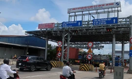 Trạm thu phí BOT T2 Quốc lộ 91 đang phải dừng thu phí vì bị tài xế phản ứng Ảnh: Phạm Thanh