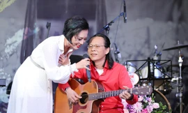 Thái Thùy Linh và Nguyễn Quang - nhạc sĩ phối khí cho album mới của cô Ảnh: Hòa Nguyễn