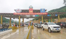 Các chủ đầu tư kêu khó xả trạm thu phí BOT dịp lễ, tết vì vướng quy định Ảnh: Phạm Thanh