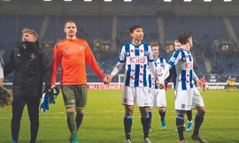 Để có được 4 phút trên sân trong màu áo Heereveen tuần trước, Văn Hậu đã phải chờ đợi khá lâu ảnh: Heereveen