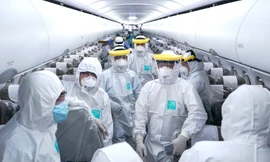 Tổ bay thực hiện chuyến bay đón công dân Việt Nam từ Vũ Hán (Trung Quốc) về nước