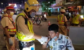 Ưu tiên phòng chống dịch, nhưng không dừng kiểm tra nồng độ cồn 