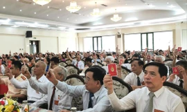 Đại hội Đảng bộ phường Bạch Đằng, TP Hạ Long được 100% đại biểu biểu quyết đồng ý với mục tiêu, chỉ tiêu cần đạt được trong nhiệm kỳ 2020-2025