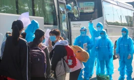 Các công dân tỉnh Quảng Ngãi được tổ chức đưa về địa phương để cách ly 14 ngày trước khi về nơi cư trú