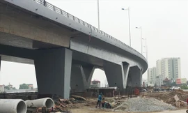 Dự án cầu vượt nút giao Long Biên, một trong các dự án BT Hà Nội đang bị dừng giao đất đối ứng Ảnh: A.Trọng