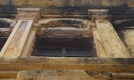 Hiện trạng nhà thờ Bùi Chu với nhiều chỗ chắp vá sơ sàii Ảnh: Minh Đức