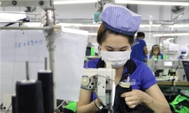 Công nhân ở Bình Dương trở lại làm việc ảnh: H.C