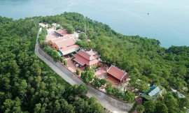 Ông Tô Văn Chương xây dựng hàng loạt công trình trái phép tại đảo Thẻ Vàng khi chưa được phê duyệt dự án Ảnh: H.D