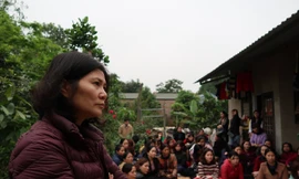 ​ Hơn 100 giáo viên hợp đồng chia sẻ nỗi niềm với phóng viên Tiền Phong ảnh:Nghiêm Huê