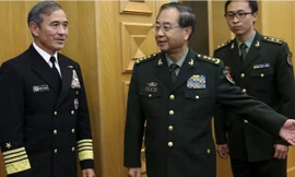 Ông Phòng Phong Huy (giữa) tại cuộc tiếp cựu đô đốc Hải quân Mỹ Harry Harris tại Bắc Kinh năm 2015 Ảnh: Getty Images