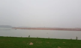 Ngọn đồi nhiều cây xanh hiện đã được san gạt để phục vụ dự án