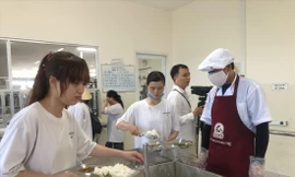 Một bữa ăn ngon, đầy đủ dinh dưỡng luôn là mong ước của rất nhiều công nhân