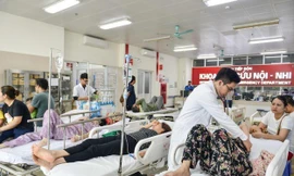 Bệnh nhân cấp cứu tại BV Thanh Nhàn ngày nắng nóng