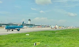 Mở đón khách quốc tế đến Nội Bài và Tân Sơn Nhất sau ít ngày tạm dừng.