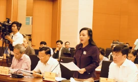 Bộ trưởng Y tế Nguyễn Thị Kim Tiến tại phiên giải trình. Ảnh: PV