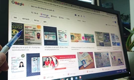 Nhiều cá nhân, đơn vị nhận làm dịch vụ cấp đổi GPLX quốc tế dù thủ tục này đã được áp dụng ở cấp độ 4, người dân có thể dễ dàng thực hiện. Ảnh: Sỹ Lực