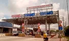 Dự án BOT Quốc lộ 91 (Cần Thơ) theo Hợp đồng BOT ký với Bộ GTVT, nhà đầu tư sẽ được tăng phí 18% vào cuối năm 2019. Tuy nhiên, việc này đang phải dừng lại, vì các lái xe phản đối Ảnh: PV