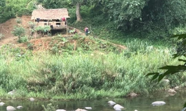 Người Mày sinh sống trên đồi cao và đầu nguồn nước