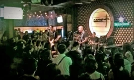 Thành phố những 'ai nghèo cũng có cây đàn ghi ta'