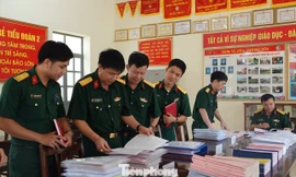 Đoàn công tác kiểm tra việc thực hiện đề án tại Tiểu đoàn 2 và Tiểu đoàn 5 của Trường Sĩ quan Lục quân 1, sáng 29/9