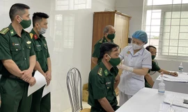 Tiêm vắc xin phòng COVID-19 cho Bộ đội Biên phòng Quảng Ninh