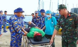 Hơn 4 năm, quân dân Trường Sa cứu hơn 80 ngư dân khi tàu bị cháy, bị chìm