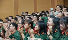 Tân học viên Học viện Quân y hào hứng trong buổi gala