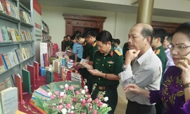 '100 năm chủ nghĩa xã hội hiện thực - Giá trị lý luận và thực tiễn'